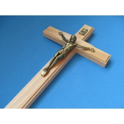 Krzyż drewniany jasny brąz na ścianę 21 cm Frez